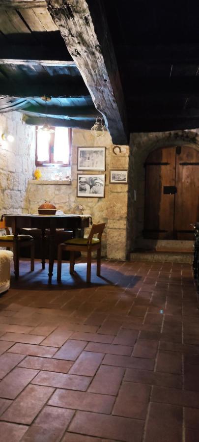 דירות La Chascona Di Farnese Casa Di Tufo Nel Borgo מראה חיצוני תמונה